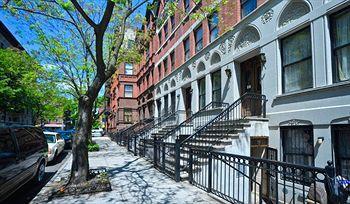 Nyc Townhouse Apartment New York Exterior photo